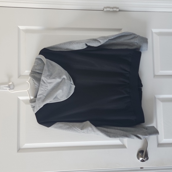 Light Weight Jacket with built in hood XL - Picture 3 of 3